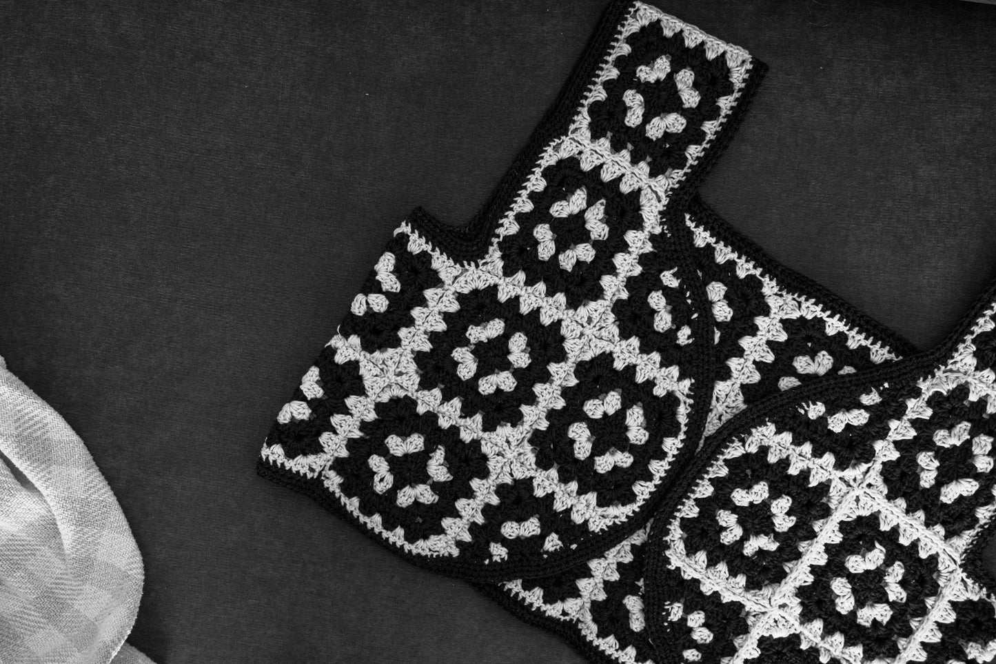 Pattern - Granny Vest Monochrome - English
